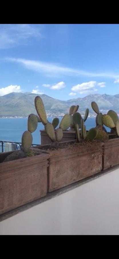 Le Suite Guarinelli B&B Gaeta Exterior photo